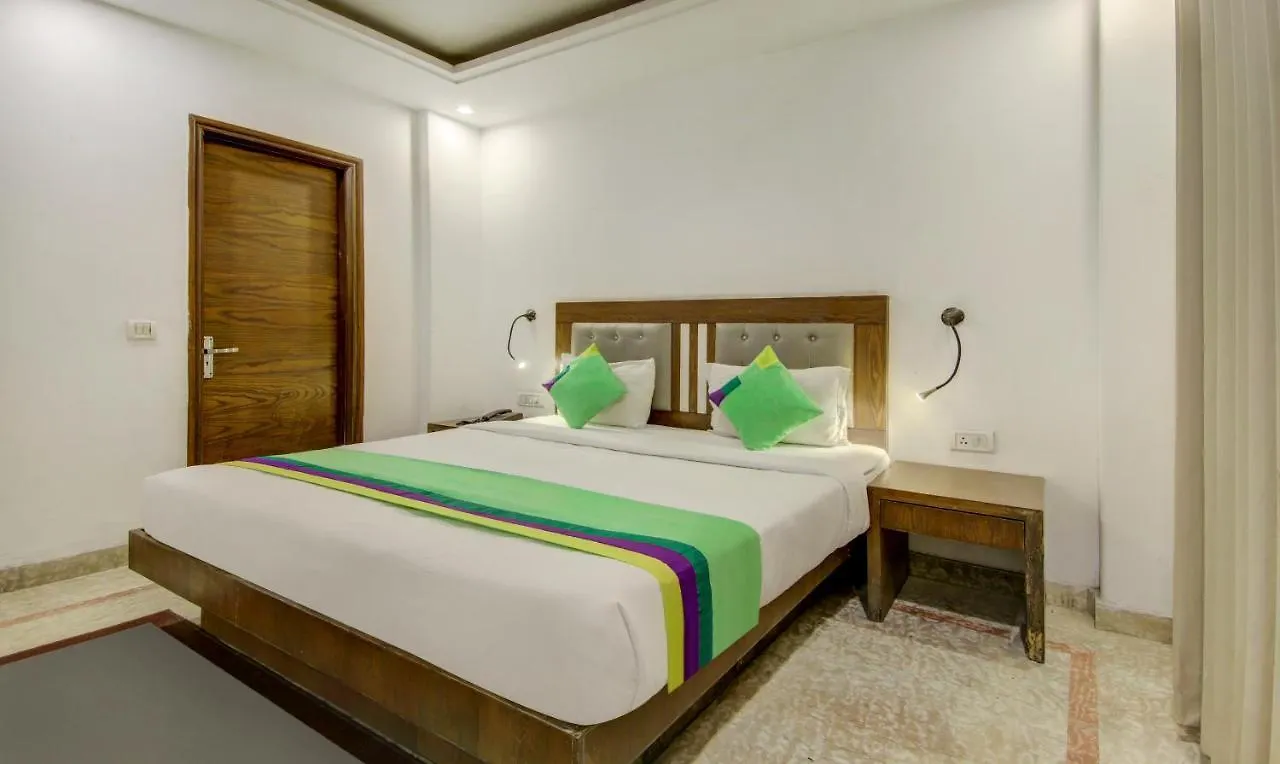 *** Hotel Fabhotel The Kings Plaza New Delhi India