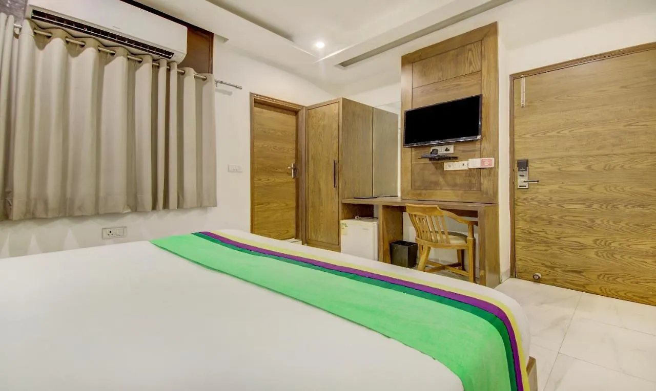 Fabhotel The Kings Plaza New Delhi Hotel