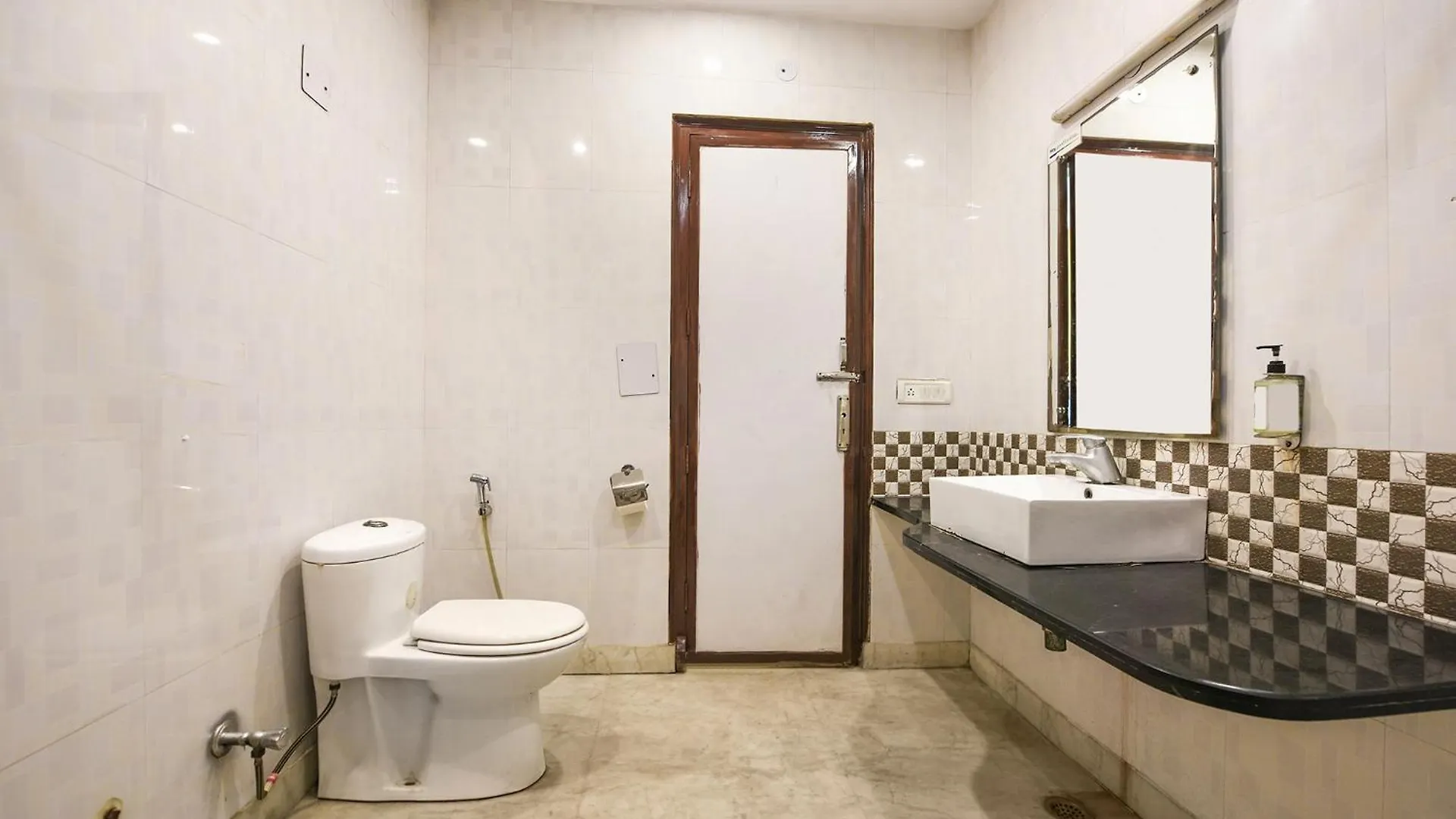 Hotel Fabhotel The Kings Plaza New Delhi