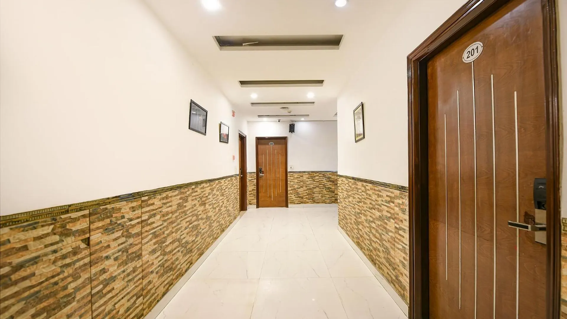 Hotel Fabhotel The Kings Plaza New Delhi
