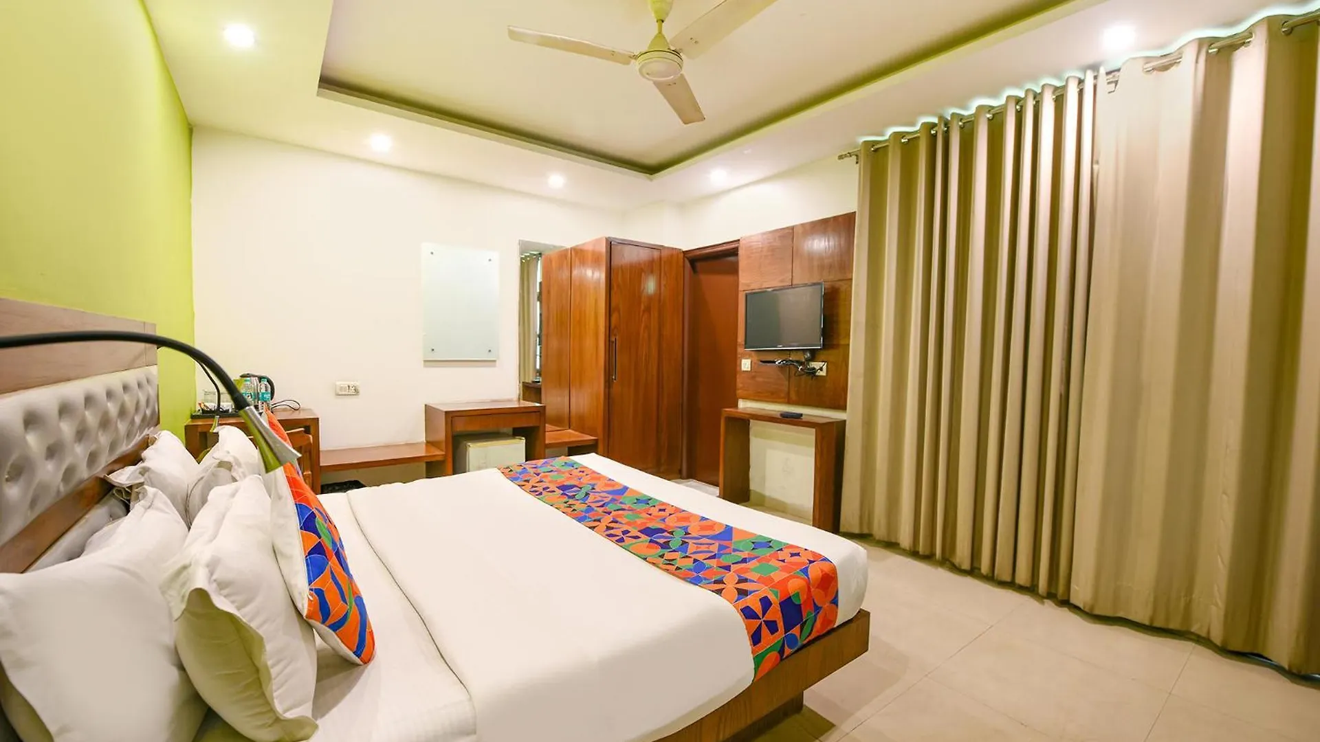 *** Hotel Fabhotel The Kings Plaza New Delhi India